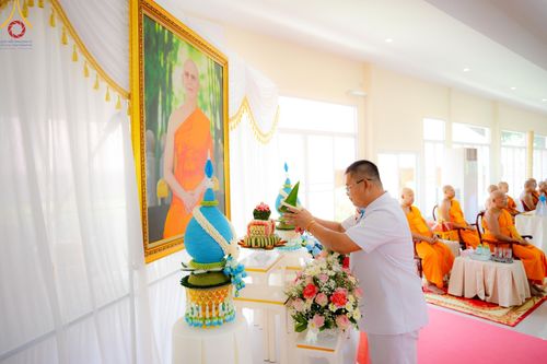 ภาพ No.142352:พิธีทอดผ้าป่าเพื่องานพระพุทธศาสนา , พิธีเจริญพระพุทธมนต์ , พิธีถวายสังฆทานแด่คณะสงฆ์ น้อมบูชาธรรม 80 ปี หลวงพ่อธัมมชโย และครบรอบ 12 ปี ธรรมอุทยานบ้านแป้ง อำเภอพรหมบุรี จังหวัดสิงห์บุรี ในวันเสาร์ที่ 22 มิถุนายน พ.ศ. 2567