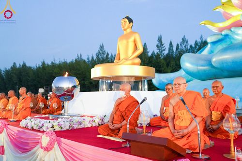 ภาพ No.97255:พิธีทอดผ้าป่า เพื่อสร้าง "ลานอเนกประสงค์พญานาค 4 ตระกูล" และพิธีจุดประทีปโคมลอย ลอยกระทง ถวายประทีปเป็นพุทธบูชา ณ พุทธอุทยานนานาชาติ จ.หนองคาย วันที่ 27 พฤศจิกายน พ.ศ. 2566