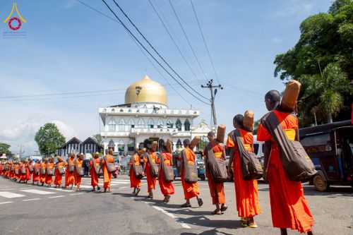ภาพ No.226474:วันที่ 7-10 พฤษภาคม พ.ศ. 2568 โครงการเดินธรรมยาตรา สยาม-ลังกา ธรรมยาตรา ฉลองเทศกาลวิสาขบูชาแห่งชาติ ศรีลังกา บูชาธรรม 81 ปี หลวงพ่อธัมมชโย เมืองนูวราอิลิยา ประเทศศรีลังกา