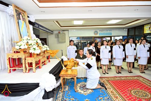 ภาพ No.260878:อำเภอคลองหลวง จัดพิธีสรงน้ำพระบรมศพ สมเด็จพระนางเจ้าสิริกิติ์ พระบรมราชินีนาถ พระบรมราชชนนีพันปีหลวง  ด้วยสำนึกในพระมหากรุณาธิคุณตราบนิจนิรันดร์ วันที่ 26 ตุลาคม พ.ศ. 2568 เวลา 09.30 น. ณ ที่ว่าการอำเภอคลองหลวง จังหวัดปทุมธานี