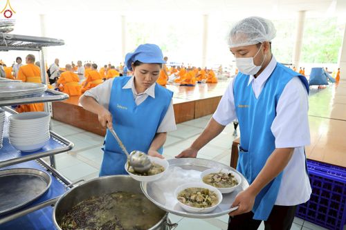 ภาพ No.229474:วันเสาร์ที่ 21 มิถุนายน พ.ศ. 2568 พิธีถวายภัตตาหารเมนูสวรรค์ เพื่อการบรรลุธรรม ณ หอฉันคุณยายอาจารย์ฯ วัดพระธรรมกาย