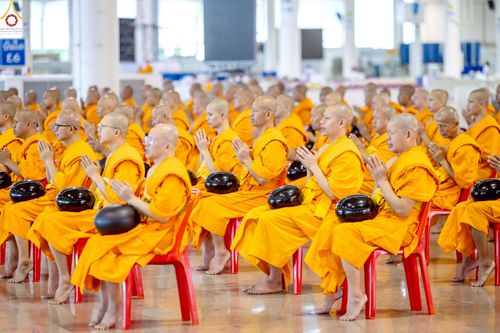 ภาพ No.243465:วันที่ 7 กันยายน พ.ศ. 2568 พิธีตักบาตร ข้าวสารอาหารแห้ง ในวันครูผู้ค้นพบวิชชาธรรมกาย ณ บ้านแก้วเรือนทองคุณยายฯ สภาธรรมกายสากล วัดพระธรรมกาย