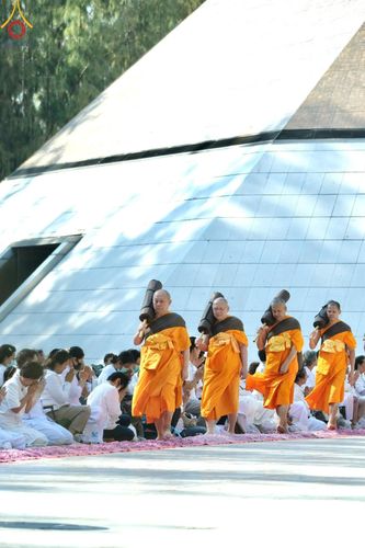 ภาพ No.193245:พิธีต้อนรับพระธรรมยาตรา ณ อนุสรณ์สถาน สถานที่เกิดในเพศสมณะ วัดสองพี่น้อง อำเภอสองพี่น้อง จังหวัดสุพรรณบุรี ในโครงการธรรมยาตรา กตัญญูบูชา มหาปูชนียาจารย์ พระมงคลเทพมุนี(สด จนฺทสโร) พระผู้ปราบมาร อนุสรณ์สถาน 7 แห่ง ปีที่ 13 วันที่ 11 มกราคม พ.ศ. 2568