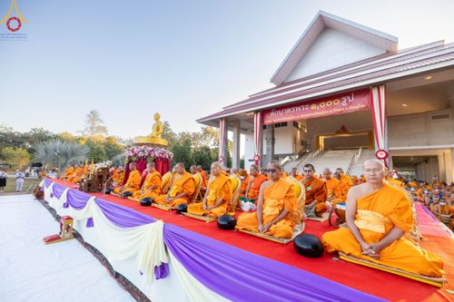 ภาพ No.103828:พิธีตักบาตรพระ 1,000 รูป ครั้งที่ 7 ถวายเป็นพุทธบูชา เพื่อช่วยเหลือคณะสงฆ์ 323 วัด 4 จังหวัดชายแดนภาคใต้ และถวายแด่คณะสงฆ์จังหวัดพิษณุโลก ณ ลานธรรมธุดงคสถานพิษณุโลก อ.วังทอง จ.พิษณุโลก วันที่ 24 ธันวาคม พ.ศ. 2566