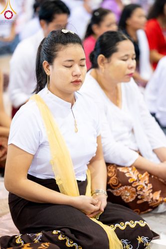 ภาพ No.99714:พิธีปฏิบัติธรรมและพิธีบูชาข้าวพระ ในวันอาทิตย์ต้นเดือนที่ 3 ธันวาคม พ.ศ. 2566 ณ สภาธรรมกายสากล วัดพระธรรมกาย จ.ปทุมธานี