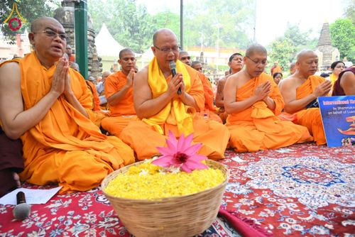 ภาพ No.179785:พิธีทอดกฐินสมทบ ณ วัดพุทธรัตน ทอดกฐินใต้ต้นพระศรีมหาโพธิ์ เมืองพุทธคยา ประเทศอินเดีย วันที่ 12 พฤศจิกายน พ.ศ. 2567