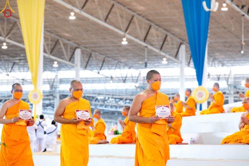 ภาพ No.102786:พิธีรับมอบต้นสมบัติจักรพรรดิ เพื่องานเผยแผ่พระพุทธศาสนาวิชชาธรรมกายไปทั่วโลก แด่ศูนย์ส่งเสริมศีลธรรมทั่วโลก 224 แห่ง วันอาทิตย์ที่ 17 ธันวาคม พ.ศ. 2566 ณ สภาธรรมกายสากล วัดพระธรรมกาย