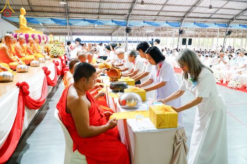 ภาพ No.140831:พิธีตักบาตรพระ 500 รูป ปีที่ 9 ณ ธุดงคสถานล้านนา อำเภอสันทราย จังหวัดเชียงใหม่ วันอาทิตย์ที่ 9 มิถุนายน พ.ศ. 2567
