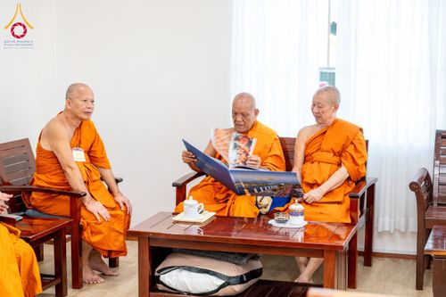ภาพ No.149417:พิธีทักษิณานุปทานแด่บรรพชนตระกูลผ่องสวัสดิ์ และหมู่ญาติที่ล่วงลับไปแล้ว ประจำปี ครั้งที่ 19 วันพฤหัสบดีที่ 22 สิงหาคม พ.ศ. 2567 ณ พระมหาเจดีย์ทัตตชีโว ศูนย์อบรมเยาวชนกาญจนบุรี