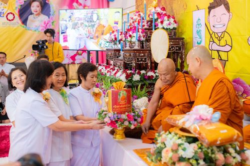 ภาพ No.178535:พิธีทอดกฐิน ณ วัดดวงแข แขวงรองเมือง เขตปทุมวัน กรุงเทพฯ ในโครงการทอดกฐินสามัคคีทั่วไทย 30,000 วัด บูชาธรรม 80 ปี หลวงพ่อธัมมชโย โดยคณะศิษยานุศิษย์วัดพระธรรมกาย วันที่ 15 พฤศจิกายน พ.ศ. 2567