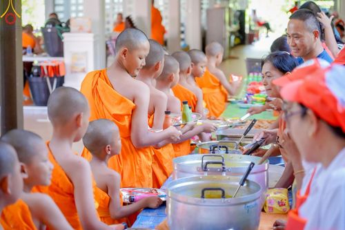 ภาพ No.218171:วันอาทิตย์ที่ 6 เมษายน พ.ศ. 2568 ว่าที่ร้อยตรี ตระกูล โทธรรม ผู้ว่าราชการจังหวัดนราธิวาส เหล่ากาชาดจังหวัดนราธิวาส และเจ้าหน้าที่ข้าราชการทุกภาคส่วน ร่วมถวายภัตตาหารแด่คณะสงฆ์และสามเณรภาคฤดูร้อน ณ ที่พักสงฆ์บ้านร่มเย็น ศูนย์อบรมเยาวชนเมืองนราธิวาส