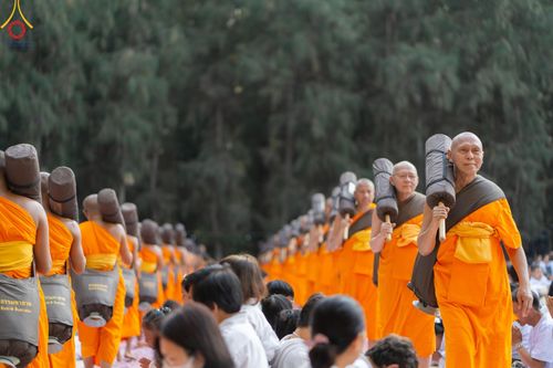 ภาพ No.188747:พิธีต้อนรับพระธรรมยาตรา ในโครงการธรรมยาตรา กตัญญูบูชา มหาปูชนียาจารย์ พระมงคลเทพมุนี(สด จนฺทสโร) พระผู้ปราบมาร อนุสรณ์สถาน 7 แห่ง ปีที่ 13 วันที่ 3 มกราคม พ.ศ. 2568 ณ อนุสรณ์สถานมหาวิหารพระมงคลเทพมุนี (โลตัสแลนด์) อ.สองพี่น้อง จ.สุพรรณบุรี