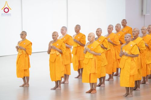 ภาพ No.161655:พิธีรับดวงแก้วนักเรียนบาลี ผู้สมัครสอบในนามวัดพระธรรมกาย วันพุธที่ 2 ตุลาคม พ.ศ. 2567 ณ เทวสภา อาคารร้อยปีคุณยายอาจารย์ฯ วัดพระธรรมกาย จ.ปทุมธานี