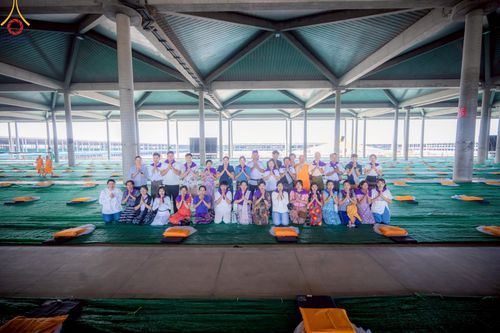 ภาพ No.219061:วันที่ 19-21 เมษายน พ.ศ. 2568 การเตรียมงานในลานธรรม , วิหารคด เพื่องานวันคุ้มครองโลก 22 เมษายน พ.ศ. 2568