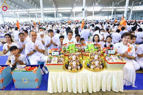 ภาพ No.99632:พิธีตักบาตรวันอาทิตย์ต้นเดือน ณ สภาธรรมกายสากล วัดพระธรรมกาย จ.ปทุมธานี วันอาทิตย์ที่ 3 ธันวาคม พ.ศ. 2566