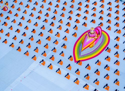 ภาพ No.191675:พระธรรมยาตราปฏิบัติธรรม และถ่ายภาพหมู่ประวัติศาสตร์ ณ อนุสรณ์สถานคลองบางนางแท่น อ.สามพราน จ.นครปฐม ในโครงการธรรมยาตรา กตัญญูบูชา มหาปูชนียาจารย์ พระมงคลเทพมุนี(สด จนฺทสโร) พระผู้ปราบมาร อนุสรณ์สถาน 7 แห่ง ปีที่ 13 วันที่ 8 มกราคม พ.ศ. 2568