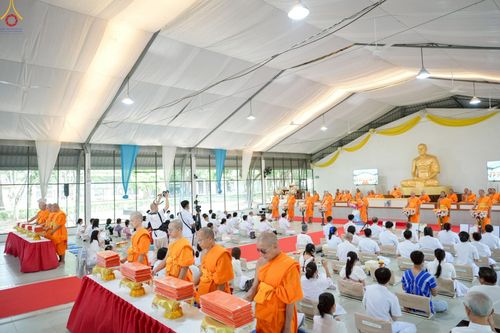 ภาพ No.248255:วันอาทิตย์ที่ 21 กันยายน พ.ศ. 2568 พิธีตักบาตร, พิธีทอดผ้าป่าบำรุงธุดงคสถานล้านนา, พิธีถวายกองทุนการศึกษาพระบาลี, พิธีถวายสลากภัตเป็นสังฆทาน เนื่องในโอกาสครบรอบ 39 ปี ธุดงคสถานล้านนา ณ ธุดงคสถานล้านนา อ.สันทราย จ.เชียงใหม่