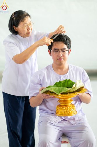 ภาพ No.140247:พิธีตัดปอยผมและปลงผม โครงการอุปสมบทหมู่ธรรมทายาท ระดับอุดมศึกษา รุ่นที่ 51 ภาคฤดูฝน วันเสาร์ที่ 8 มิถุนายน พ.ศ.2567 ณ มหารัตนวิหารคด 9 วัดพระธรรมกาย