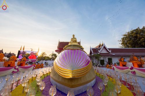 ภาพ No.194815:พิธีจุดประทีปถวายเป็นพุทธบูชา และบูชาธรรมมหาปูชนียาจารย์ ณ วัดสองพี่น้อง ต.ต้นตาล อ.สองพี่น้อง จ.สุพรรณบุรี ในโครงการธรรมยาตรา กตัญญูบูชา มหาปูชนียาจารย์ พระมงคลเทพมุนี(สด จนฺทสโร) พระผู้ปราบมาร อนุสรณ์สถาน 7 แห่ง ปีที่ 13 วันที่ 14 มกราคม พ.ศ. 2568