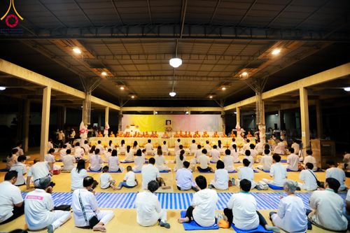 ภาพ No.111836:พิธีถวายภัตตาหารเป็นสังฆทาน แด่คณะพระธรรมยาตราฯ ในโครงการธรรมยาตรา กตัญญูบูชา มหาปูชนียาจารย์ พระมงคลเทพมุนี(สด จนฺทสโร) พระผู้ปราบมาร อนุสรณ์สถาน 7 แห่ง ปีที่ 12 วันที่ 14 มกราคม พ.ศ. 2567 ณ อนุสรณ์สถานมหาวิหารพระมงคลเทพมุนี  (โลตัสแลนด์) อ.สองพี่น้อง จ