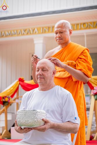 ภาพ No.144565:พิธีตัดปอยผมและปลงผมนาคธรรมทายาท ณ วัดพระธรรมกายนิวเจอร์ซี ประเทศสหรัฐอเมริกา วันที่ 29 มิถุนายน พ.ศ. 2567
