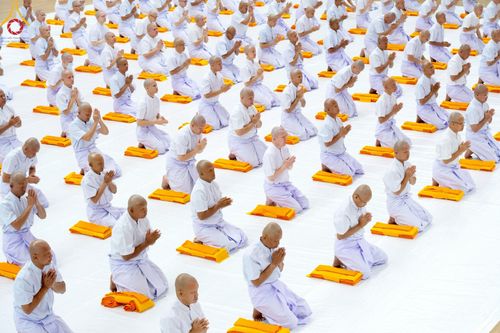 ภาพ No.217179:วันเสาร์ที่ 12 เมษายน พ.ศ. 2568 พิธีบรรพชา พิธีขอศีลและขอนิสสัย พิธีมอบบาตร ในโครงการอุปสมบทหมู่ บูชาธรรมหลวงพ่อธัมมชโย, โครงการธรรมทายาท ระดับอุดมศึกษา รุ่นที่ 52 ,  โครงการบวชพระนานาชาติ AEC & WAB CEO รุ่นที่ 4 ณ วัดพระธรรมกาย