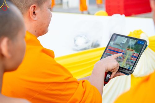 ภาพ No.185561:V.47 เบื้องหลังของเบื้องหน้า งานตักบาตรพระ 10,000 รูป ณ จ.กาญจนบุรี วันที่ 20-21 ธันวาคม พ.ศ. 2567