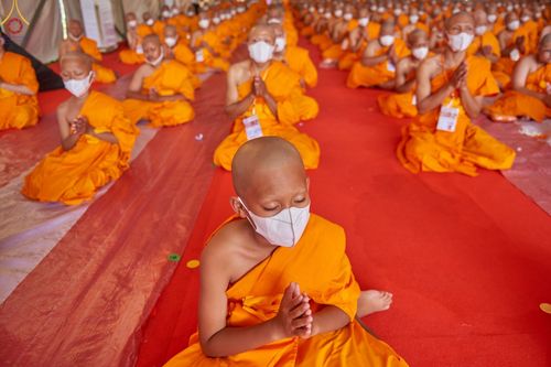 ภาพ No.67990:พิธีบรรพชาสามเณรธรรมทายาท ณ บรมพุทโธ ประเทศอินโดนีเซีย วันที่ 17 ธันวาคม พ.ศ. 2565