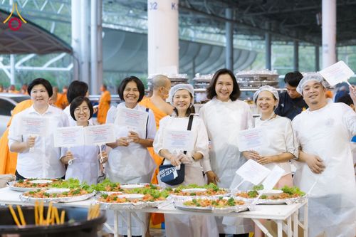 ภาพ No.120595:พิธีถวายภัตตาหารเป็นสังฆทาน แด่คณะพระธรรมยาตรา ปีที่ 12 วันที่ 29 มกราคม พ.ศ. 2567 ณ สภาธรรมกายสากล วัดพระธรรมกาย