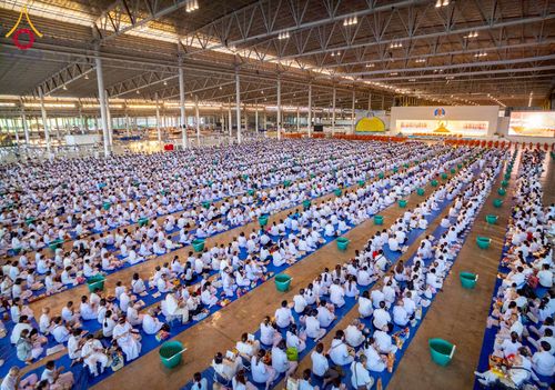 ภาพ No.276982:วันอาทิตย์ที่ 7 ธันวาคม พ.ศ. 2568 พิธีตักบาตรอาทิตย์ต้นเดือน ณ บ้านแก้วเรือนทองคุณยายฯ วัดพระธรรมกาย