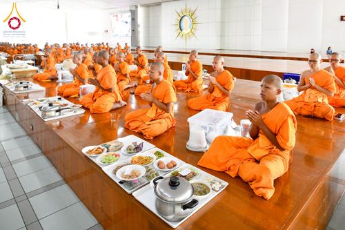 ภาพ No.217114:วันเสาร์ที่ 12 เมษายน พ.ศ. 2568 พิธีบุพเปตพลี ครั้งที่ 162 ร่วมอุทิศบุญแด่หมู่ญาติที่ล่วงลับไปแล้ว และพิธีถวายภัตตาหารเมนูสวรรค์ ณ หอฉันคุณยายอาจารย์ฯ วัดพระธรรมกาย