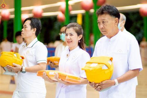 ภาพ No.228846:วันเสาร์ที่ 14 มิถุนายน พ.ศ. 2568 พิธีเวียนประทักษิณ , พิธีขอขมารับผ้าไตร ในโครงการบรรพชาอุปสมบทหมู่ ผู้บริหารรุ่นที่ 15 และ อุดมศึกษา รุ่นที่ 52 ณ โบสถ์พระไตรปิฎก วัดพระธรรมกาย