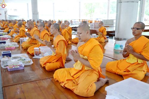 ภาพ No.230408:วันที่ 28 มิถุนายน พ.ศ. 2568 พิธีถวายภัตตาหารเมนูสวรรค์ เพื่อการบรรลุธรรม ณ หอฉันคุณยายอาจารย์ฯ วัดพระธรรมกาย