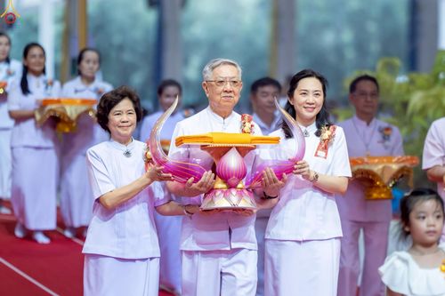 ภาพ No.243914:วันอาทิตย์ที่ 7 กันยายน พ.ศ. 2568 พิธีทอดผ้าป่าสมทบกฐินวัดพระธรรมกาย และสมทบกฐิน 30,000 วัดทั่วไทย ครั้งที่ 2 ณ ห้องแก้วสารพัดนึก 1 วัดพระธรรมกาย