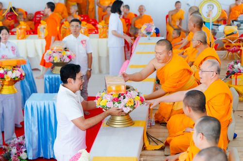 ภาพ No.174012:พิธีทอดกฐิน ศูนย์เบญจธรรม จ.ปทุมธานี ในโครงการกฐินสามัคคีทั่วไทย 30,000 วัด บูชาธรรม 80 ปี หลวงพ่อธัมมชโย โดยคณะศิษยานุศิษย์วัดพระธรรมกาย วันที่ 11 พฤศจิกายน พ.ศ. 2567