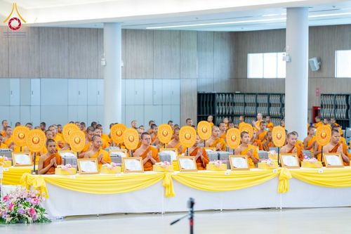 ภาพ No.153130:พิธีมอบรางวัลเกียรติยศ แก่สามเณรผู้สอบผ่าน โครงการสามเณรทรงพระปาฏิโมกข์ ปีที่ 2/2567 วันอังคารที่ 27 สิงหาคม พ.ศ.2567 ณ ห้องประชุมใหญ่ ค่ายจองแชมป์ หมู่กุฏิสามเณรเปรียญธรรม วัดพระธรรมกาย จ.ปทุมธานี