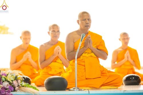 ภาพ No.205842:พิธีตักบาตร และ พิธีบูชาข้าวพระ ในวันอาทิตย์ต้นเดือน 2 กุมภาพันธ์ พ.ศ. 2568 ณ สภาธรรมกายสากล วัดพระธรรมกาย