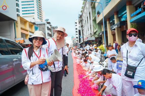 ภาพ No.129991:V.34 เพื่อธรรมเพื่อบางกล่ำ การรับบุญของเจ้าหน้าที่หน่วยงานต่างๆ  เพื่องานธรรมยาตราอัญเชิญพระบรมสารีริกธาตุ ประดิษฐาน ณ มหารัตนเจดีย์สิริปทุมสวรรค์ (เจดีย์อริยพุทธะ 5 พระองค์) ณ ศูนย์ปฏิบัติธรรมภาคใต้ อ.บางกล่ำ จ.สงขลา ระหว่างวันที่ 9-10 มีนาคม พ.ศ. 2567