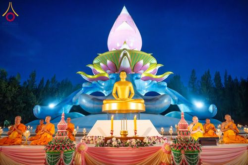 ภาพ No.162259:พิธีจุดประทีปโคมลาน ถวายเป็นพุทธบูชา สร้างความสว่างไสวให้กับแผ่นดินด้วยแสงธรรม วันพฤหัสบดีที่ 17 ตุลาคม พ.ศ. 2567 ณ พุทธอุทยานนานาชาติ จังหวัดหนองคาย