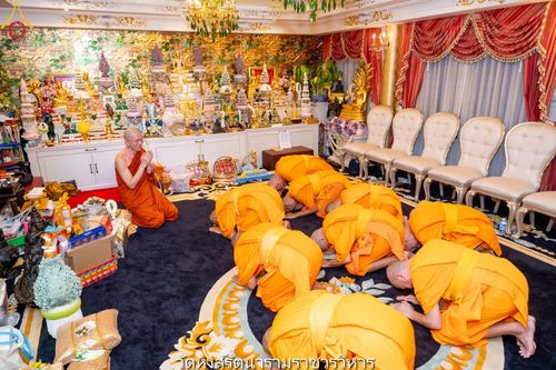 ภาพ No.145858:คณะสงฆ์วัดพระธรรมกาย ทำวัตรพระผู้ใหญ่ ในเทศกาลเข้าพรรษา วันจันทร์ที่ 22 กรกฎาคม พ.ศ. 2567