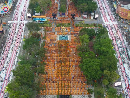 ภาพ No.210264:วันอาทิตย์ที่ 9 มีนาคม พ.ศ. 2568 พ่อเมืองโคราชจัดตักบาตรพระหมื่น ทำบุญเมือง 557 ปี