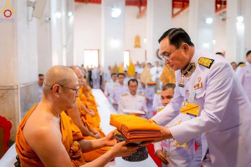 ภาพ No.214759:พิธีต้อนรับสัญญาบัตร พัดยศ พระราชวิเทศวชิรเวที (บัณฑิต วรปญฺโญ) เจ้าอาวาสวัดพระธรรมกายสกอตแลนด์ สหราชอาณาจักร ผู้ช่วยเจ้าอาวาสวัดพระธรรมกาย ณ อุโบสถพระไตรปิฏก วัดพระธรรมกาย