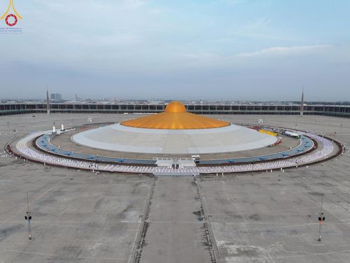 ภาพ No.214938:วันเสาร์ที่ 5 เมษายน พ.ศ. 2568 พิธีเวียนประทักษิณรอบพระมหาธรรมกายเจดีย์  พิธีวันทาเจดีย์ พิธีขอขมาและมอบผ้าไตร ในโครงการบรรพชาสามเณรฟื้นฟูพระพุทธศาสนาทั่วไทย , โครงการหน่อแก้วเปรียญธรรม รุ่นที่ 13 ,  โครงการสามเณรยุวธรรมทายาท รุ่นที่ 33 , โครงการสามเณรมั