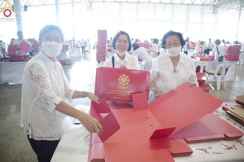 ภาพ No.210861:วันที่ 15 มีนาคม พ.ศ. 2568  บุญบรรจุกล่องไทยธรรม เพื่อถวายแด่พระสังฆาธิการ 40,000 กว่าวัดทั่วไทย ในวันคุ้มครองโลก 22 เมษายน พ.ศ. 2568