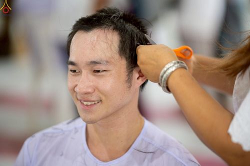 ภาพ No.228504:วันเสาร์ที่ 7 มิถุนายน พ.ศ. 2568 พิธีปลงผมโครงการอุปสมบทหมู่ธรรมทายาท ระดับอุดมศึกษา รุ่นที่ 52 ภาคฤดูฝน ณ วิหารคด 9 วัดพระธรรมกาย