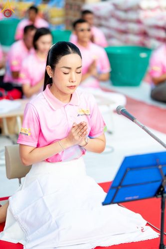 ภาพ No.150788:พิธีเจริญพระพุทธมนต์ และทำบุญตักบาตรแด่คณะสงฆ์ จำนวน 121 รูป เนื่องในโอกาสฉลองครบรอบ 120 ปี อำเภอคลองหลวง จังหวัดปทุมธานี เพื่อถวายเป็นพุทธบูชา ช่วยเหลือผู้ประสบความเดือดร้อนจากอุทกภัย และคณะสงฆ์ 323 วัด 4 จังหวัดชายแดนภาคใต้ วันเสาร์ที่ 31 สิงหาคม พ.ศ. 