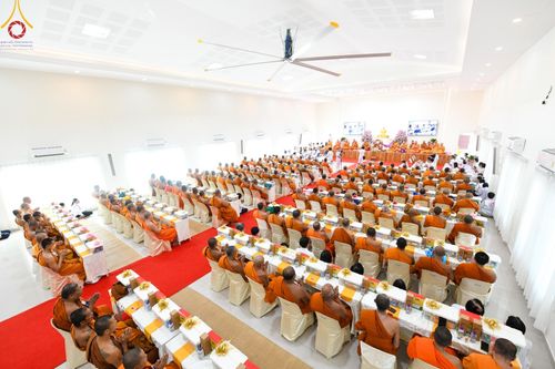 ภาพ No.190285:พิธีเจริญพระพุทธมนต์ ปฏิบัติธรรม มอบทุนการศึกษา ถวายสังฆทาน 141 วัด เพื่อถวายเป็นพุทธบูชา และขับเคลื่อนโครงการหมู่บ้านรักษาศีล 5 โดยคณะสงฆ์จังหวัดสุพรรณบุรี คณะศิษยานุศิษย์วัดพระธรรมกาย โครงการธรรมยาตรา ปีที่ 13 ณ ศูนย์ปฏิบัติธรรมพระมงคลเทพมุนี