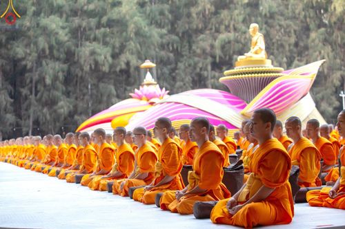 ภาพ No.189186:พระธรรมยาตราปฏิบัติธรรม และถ่ายภาพหมู่ประวัติศาสตร์ ในโครงการธรรมยาตรา กตัญญูบูชา มหาปูชนียาจารย์ พระมงคลเทพมุนี(สด จนฺทสโร) พระผู้ปราบมาร อนุสรณ์สถาน 7 แห่ง ปีที่ 13 วันที่ 4 มกราคม พ.ศ. 2568 ณ อนุสรณ์สถานมหาวิหารพระมงคลเทพมุนี (โลตัสแลนด์) อ.สองพี่น้อง