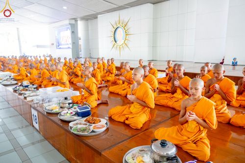 ภาพ No.220685:วันเสาร์ที่ 26 เมษายน พ.ศ.2568 (วันพระ แรม 15 ค่ำ เดือน 5) พิธีถวายภัตตาหารเมนูสวรรค์ "เพื่อการบรรลุธรรม" และ พิธีบุพเปตพลี ครั้งที่ 163 ร่วมอุทิศบุญแด่หมู่ญาติที่ล่วงลับไปแล้ว และสืบทอดอายุพระพุทธศาสนา ณ หอฉันคุณยายอาจารย์ฯ วัดพระธรรมกาย