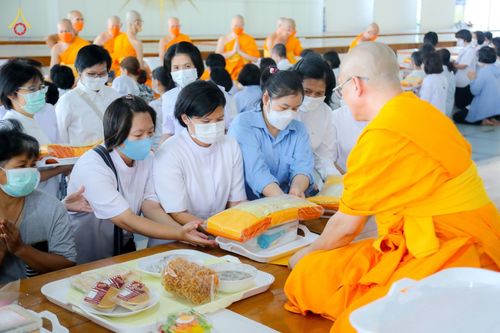 ภาพ No.81083:พิธีบุพเปตพลี ครั้งที่ 135 ร่วมอุทิศบุญแด่หมู่ญาติที่ล่วงลับไปแล้ว และสืบทอดอายุพระพุทธศาสนา วันศุกร์ที่ 19 พฤษภาคม พ.ศ. 2566 (วันพระ แรม 15 ค่ำ เดือน 6) ณ หอฉันคุณยายอาจารย์ วัดพระธรรมกาย